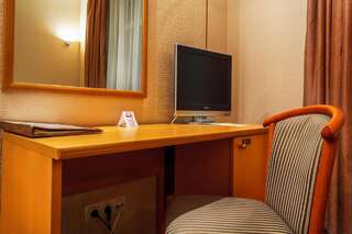 Отель Отель Виктория Харьков Стандартный двухместный номер с 1 кроватью или 2 отдельными кроватями-1