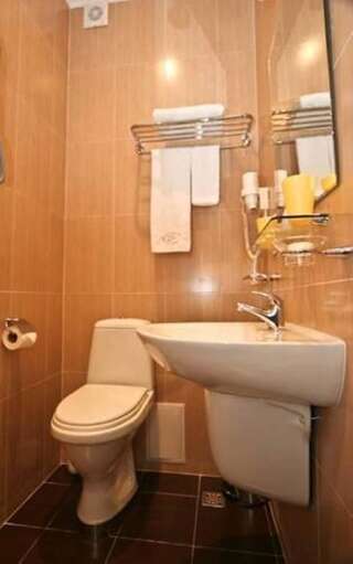 Отель Отель Виктория Харьков Улучшенный двухместный номер с 1 кроватью или 2 отдельными кроватями-8